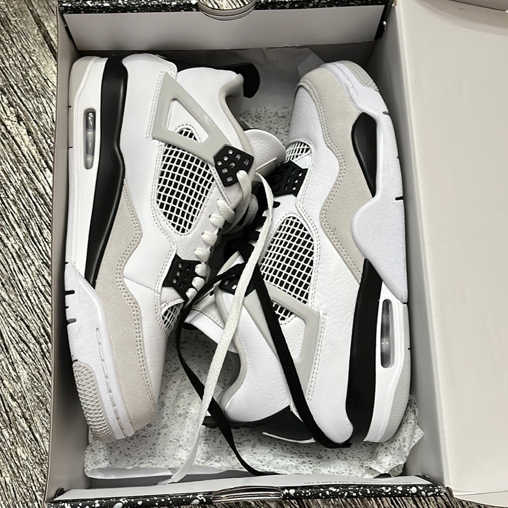 Military black Jordan 4s men’s size 9
